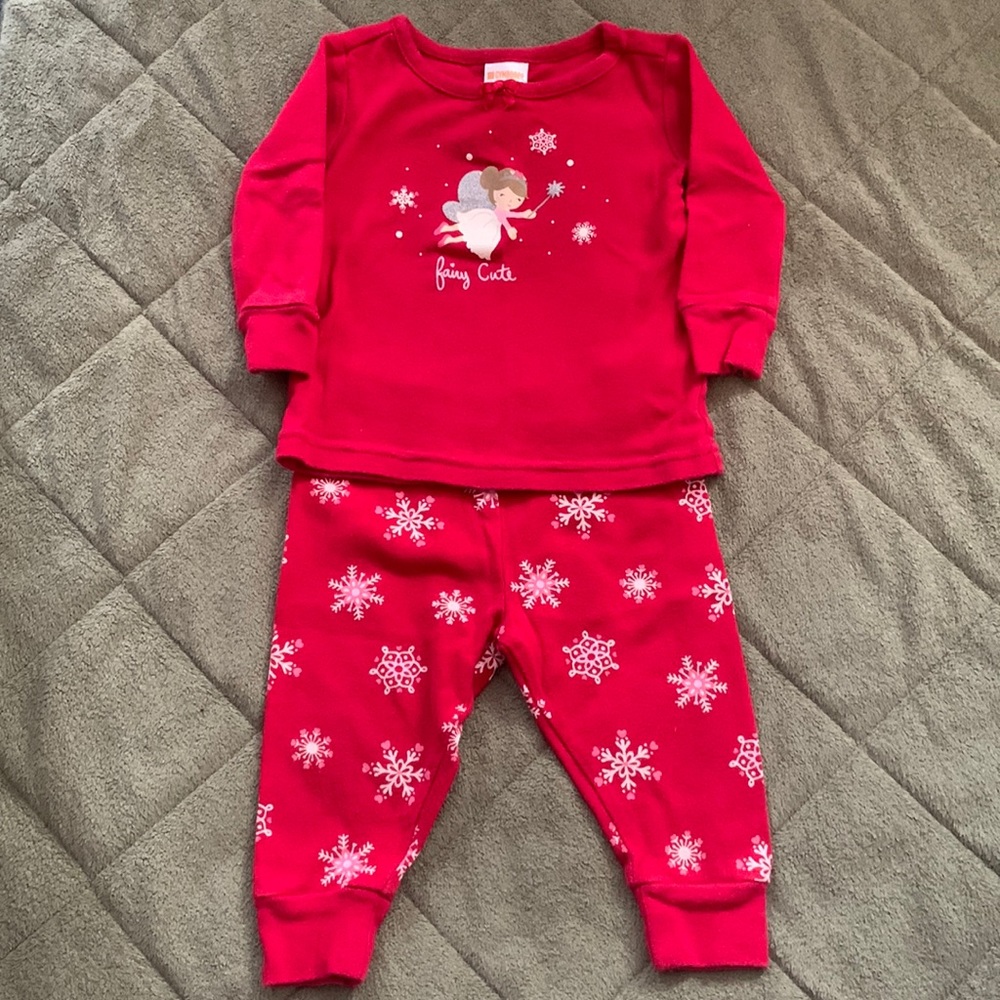 Bundle Fairy 🧚🏻‍♀️ pjs. 2 piece long sleeves w/ matching pants.